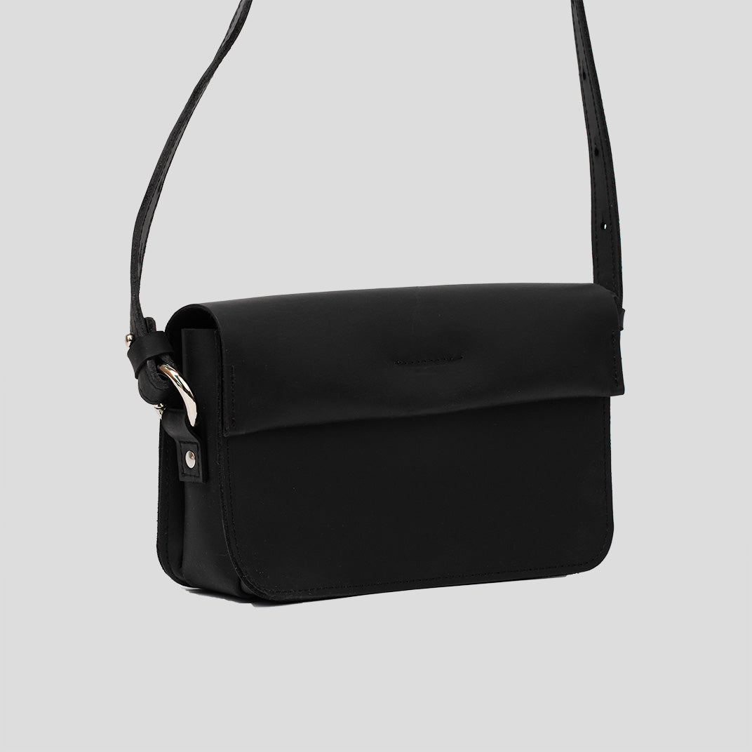 Minimal Leather Shoulder Bag (Black)