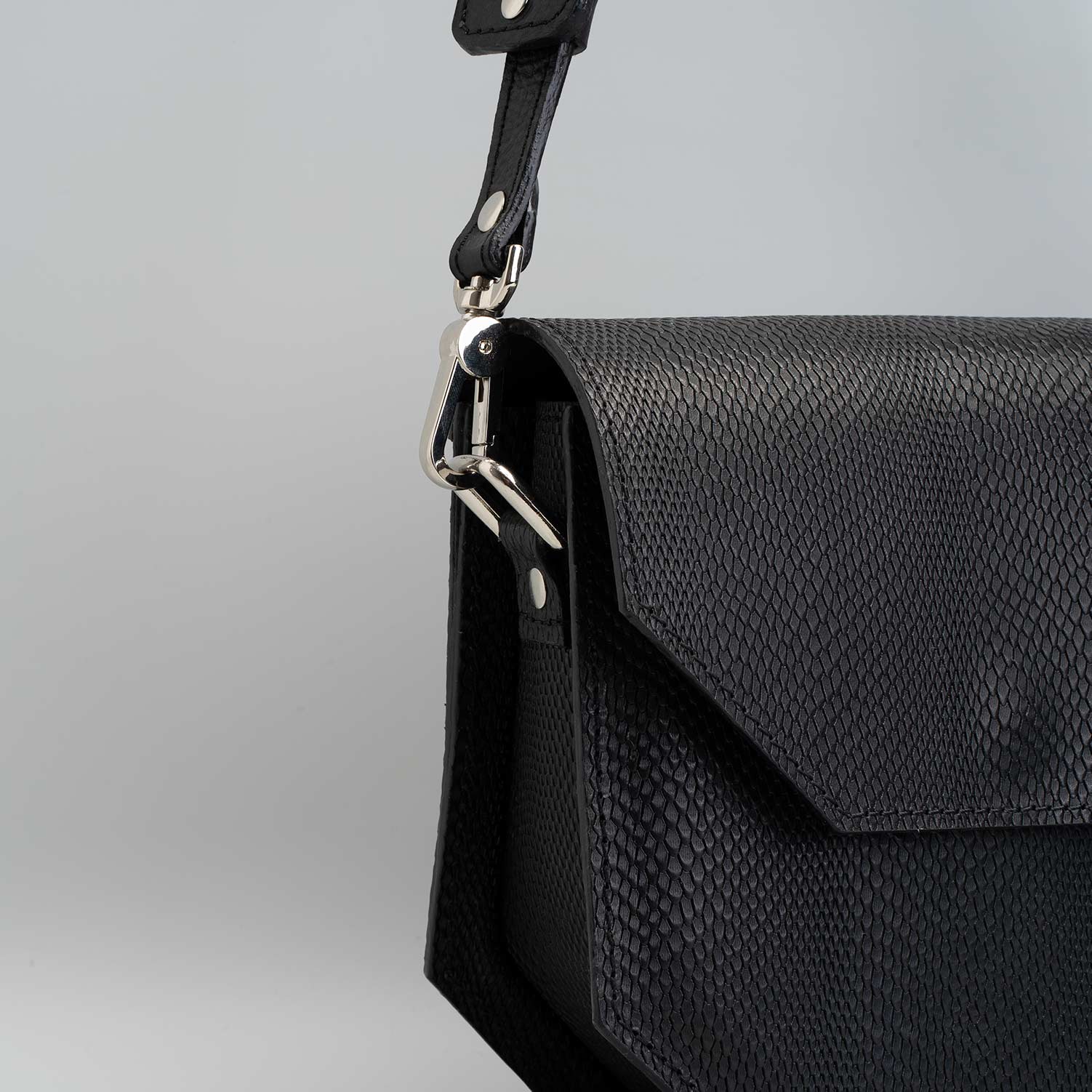 Embossed Snake Angular Bag (Black)